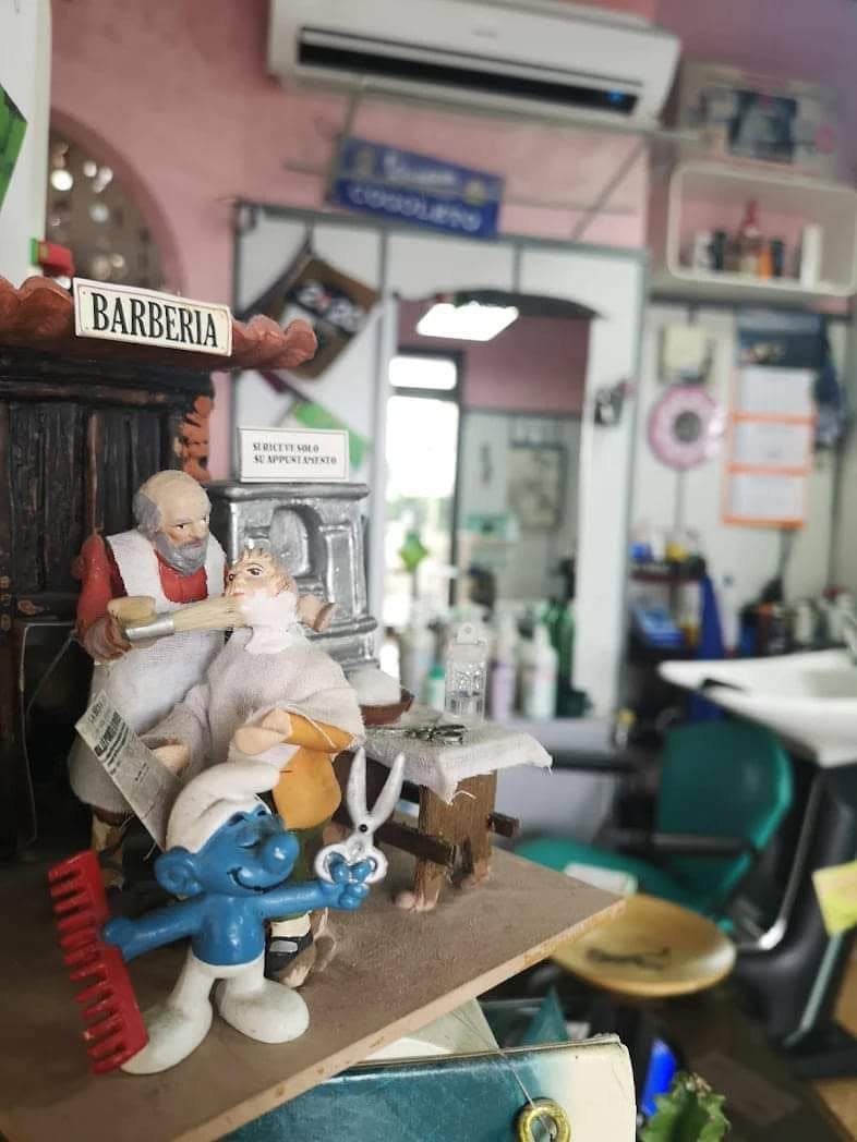 Dettaglio decorativo della barberia nel salone